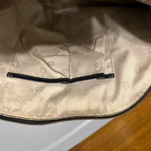 Tory Burch used handbag. About 15” wide and 13 “ tall. This bag is not new.